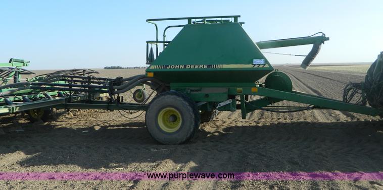 image for item B3886 John Deere 777 33' air seeder