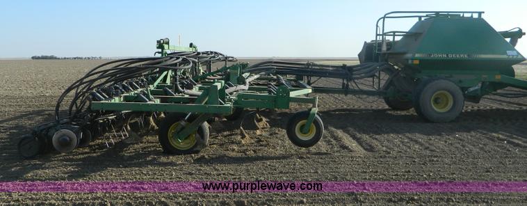 image for item B3886 John Deere 777 33' air seeder