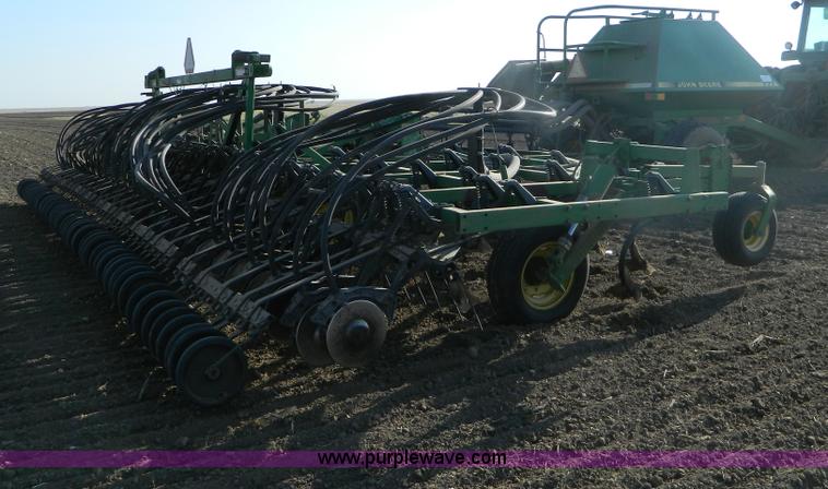 image for item B3886 John Deere 777 33' air seeder