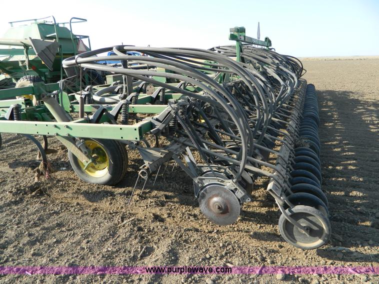 image for item B3886 John Deere 777 33' air seeder