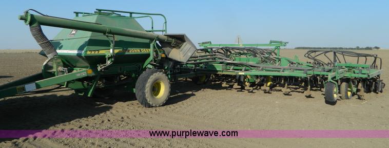 image for item B3886 John Deere 777 33' air seeder