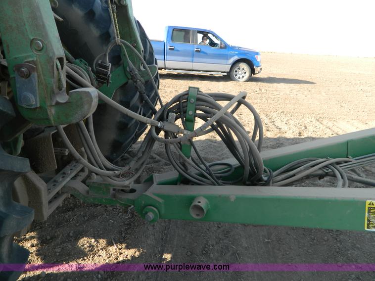 image for item B3886 John Deere 777 33' air seeder