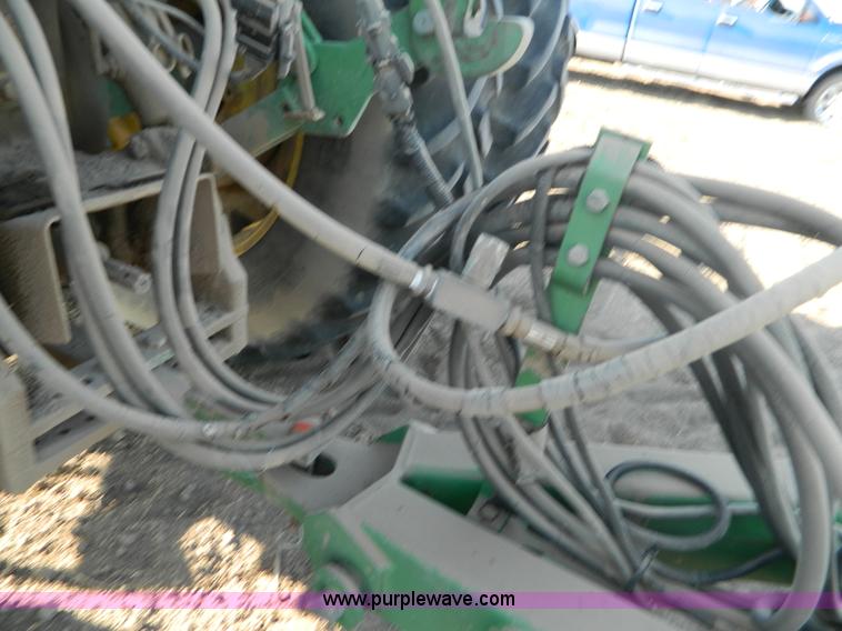 image for item B3886 John Deere 777 33' air seeder