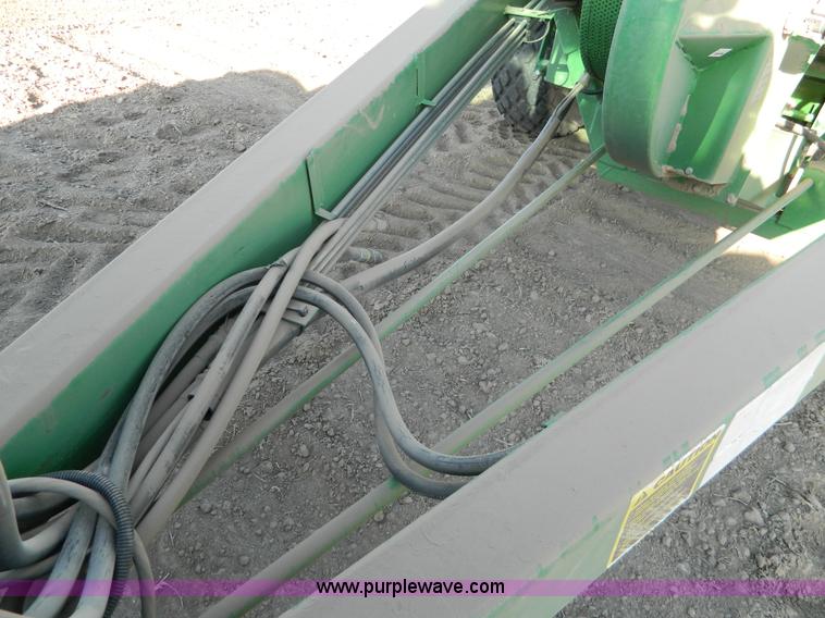 image for item B3886 John Deere 777 33' air seeder