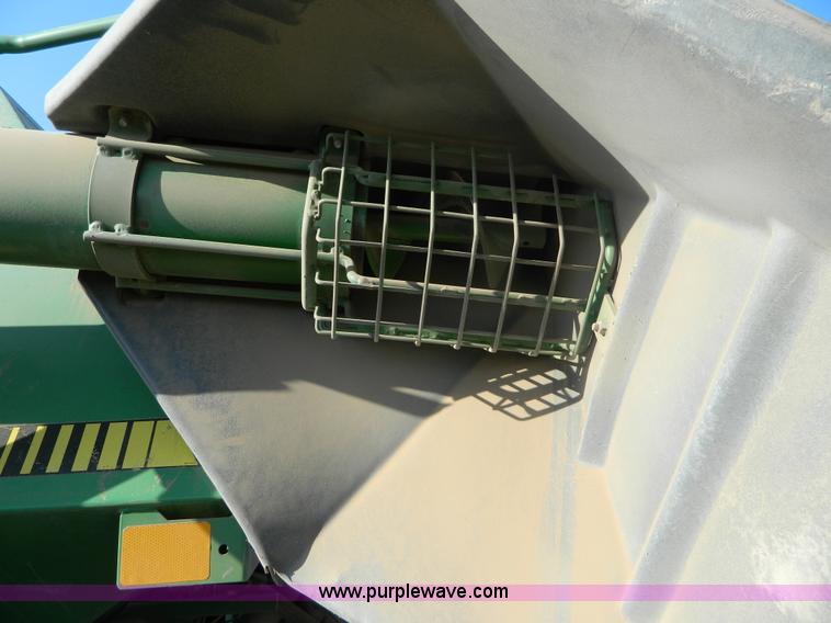 image for item B3886 John Deere 777 33' air seeder