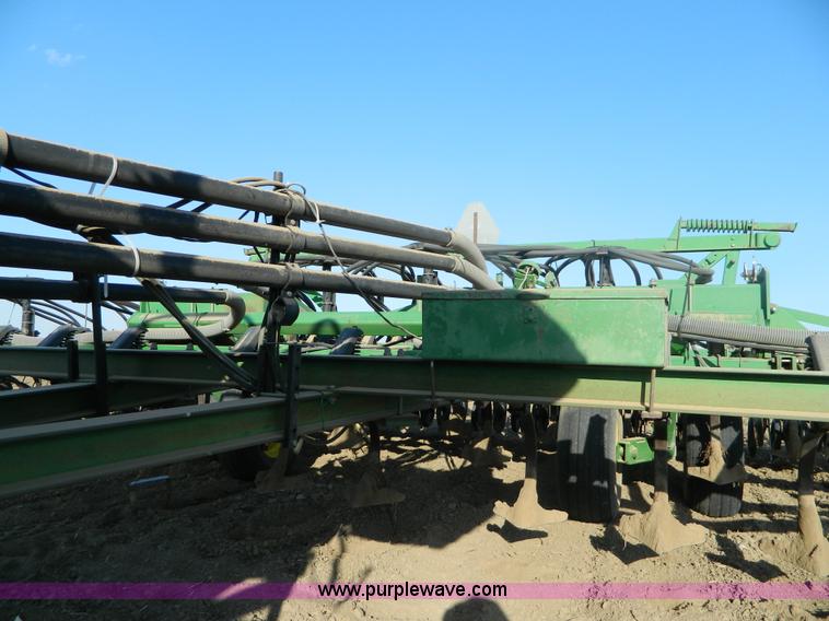 image for item B3886 John Deere 777 33' air seeder