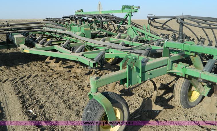 image for item B3886 John Deere 777 33' air seeder