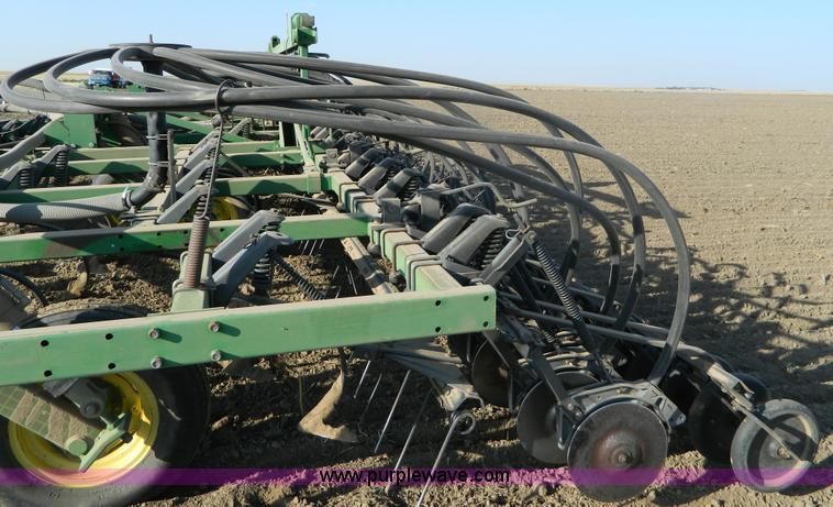 image for item B3886 John Deere 777 33' air seeder