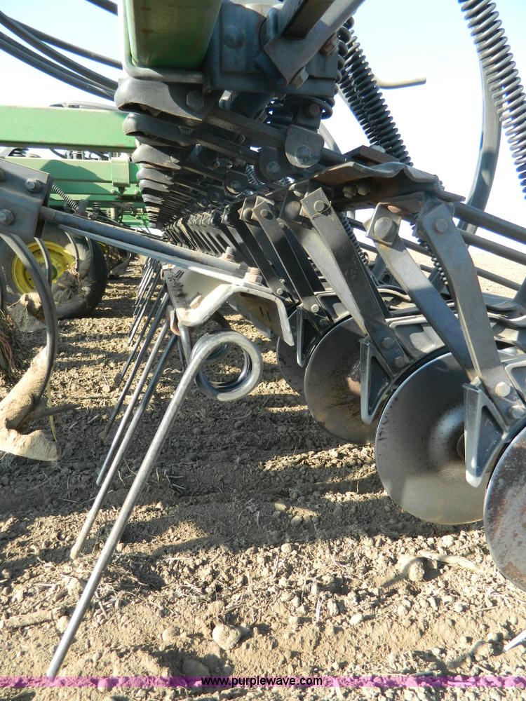 image for item B3886 John Deere 777 33' air seeder
