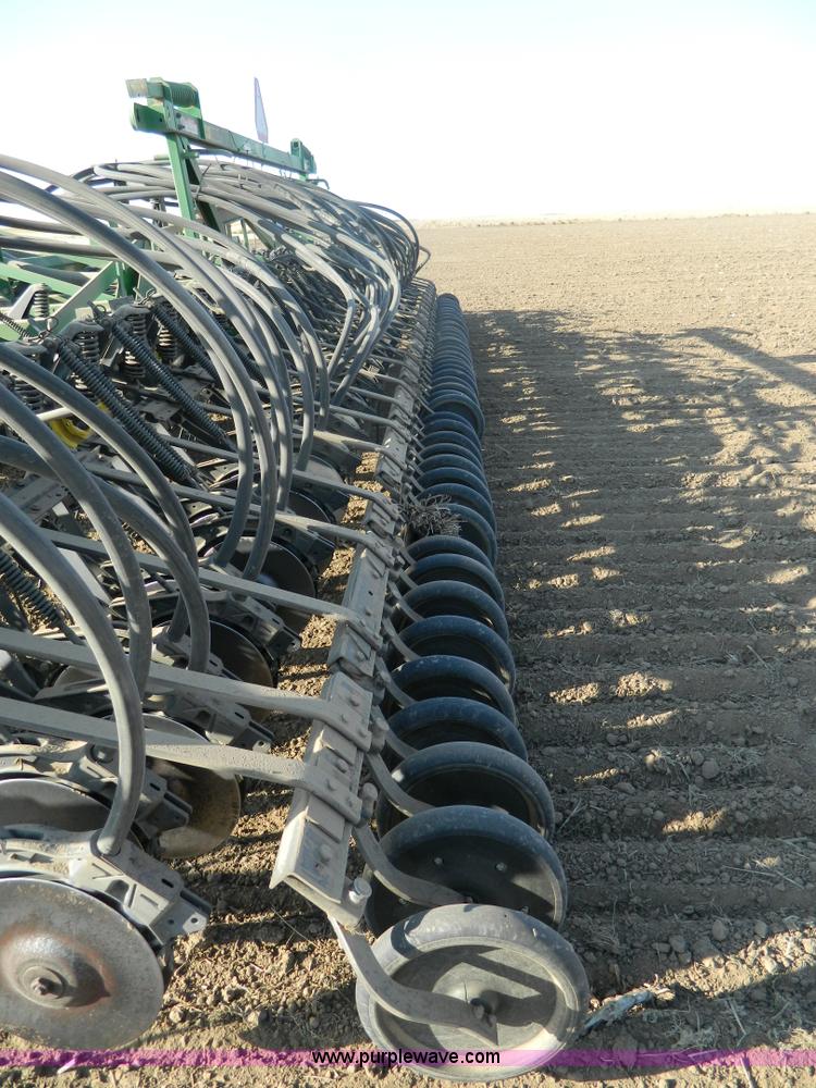 image for item B3886 John Deere 777 33' air seeder