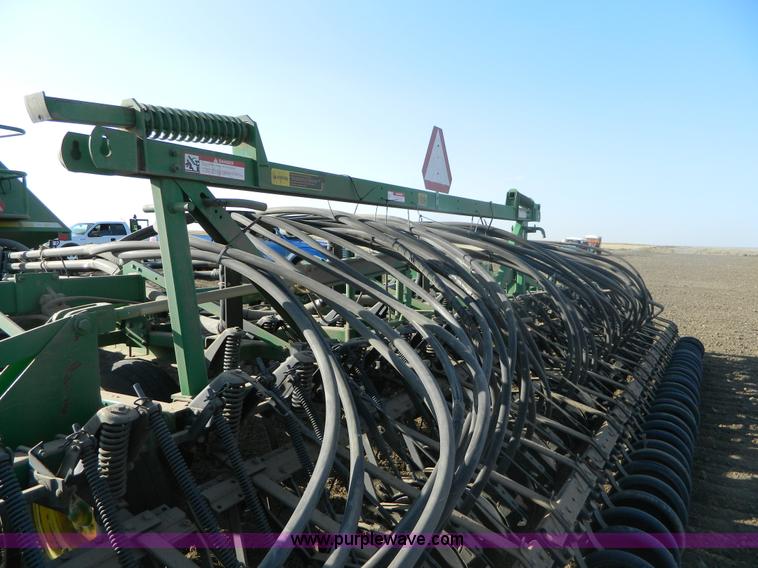 image for item B3886 John Deere 777 33' air seeder