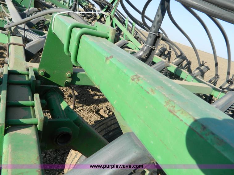 image for item B3886 John Deere 777 33' air seeder