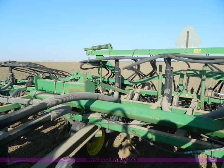 image for item B3886 John Deere 777 33' air seeder