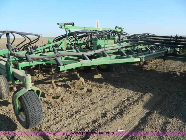 image for item B3886 John Deere 777 33' air seeder