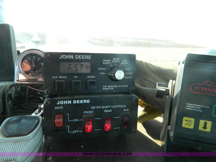 image for item B3886 John Deere 777 33' air seeder