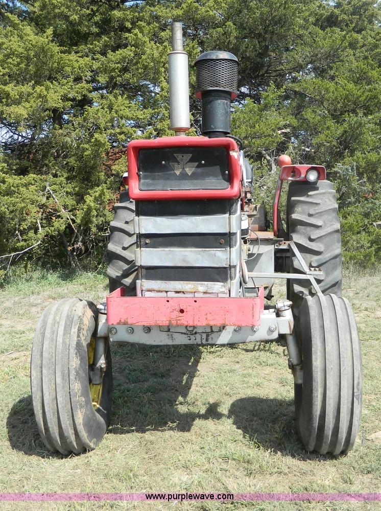 image for item B3888 1971 Massey Fergusen 1130 tractor
