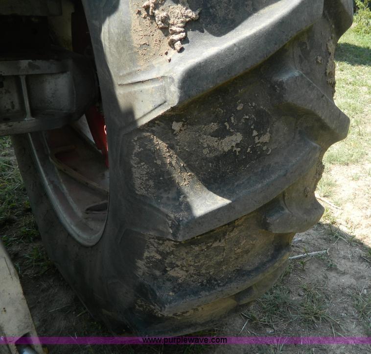 image for item B3888 1971 Massey Fergusen 1130 tractor