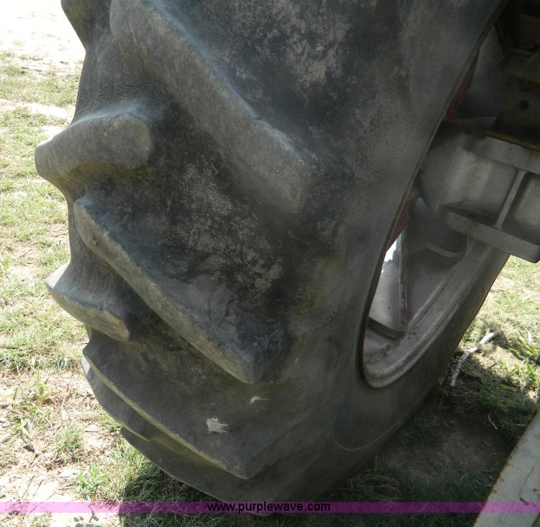 image for item B3888 1971 Massey Fergusen 1130 tractor