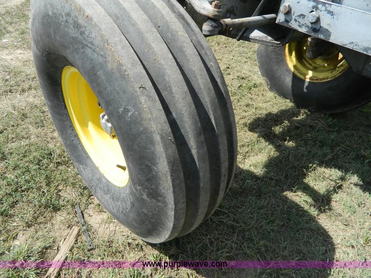 image for item B3888 1971 Massey Fergusen 1130 tractor