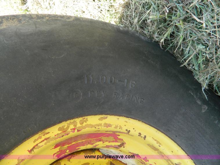 image for item B3888 1971 Massey Fergusen 1130 tractor