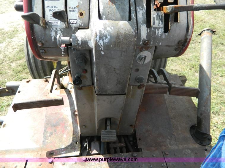 image for item B3888 1971 Massey Fergusen 1130 tractor