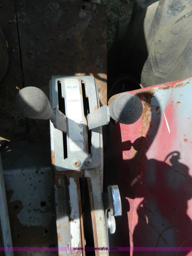 image for item B3888 1971 Massey Fergusen 1130 tractor