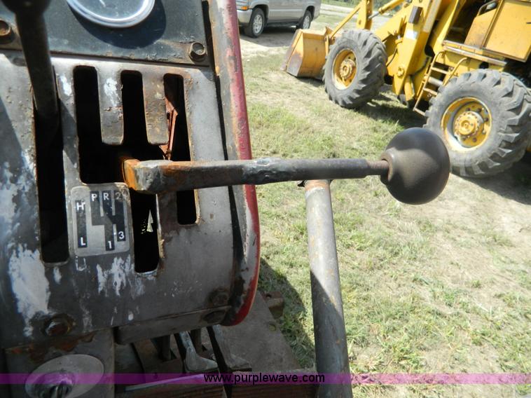 image for item B3888 1971 Massey Fergusen 1130 tractor