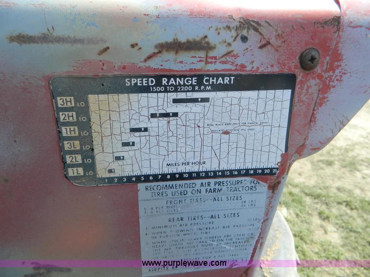 image for item B3888 1971 Massey Fergusen 1130 tractor