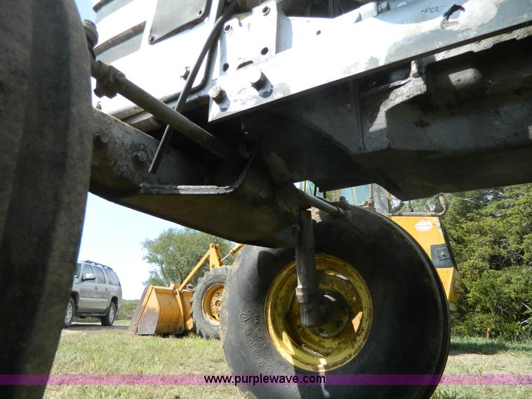 image for item B3888 1971 Massey Fergusen 1130 tractor