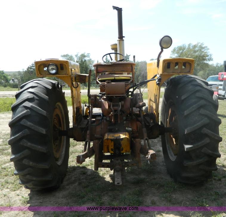 image for item B3889 1966 Minneapolis Moline G1000 tractor