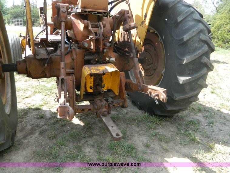 image for item B3889 1966 Minneapolis Moline G1000 tractor