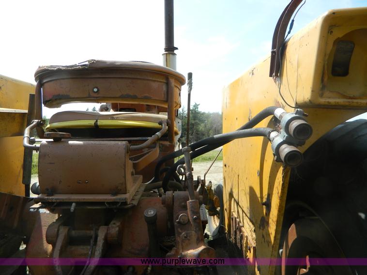 image for item B3889 1966 Minneapolis Moline G1000 tractor