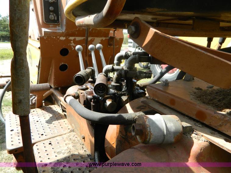 image for item B3889 1966 Minneapolis Moline G1000 tractor