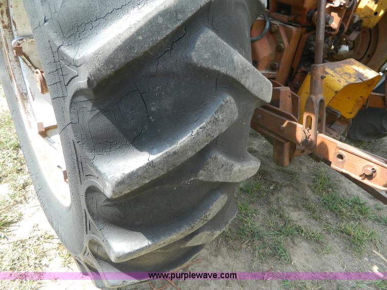 image for item B3889 1966 Minneapolis Moline G1000 tractor