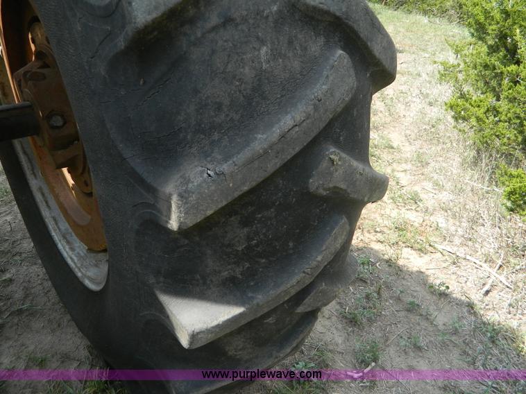 image for item B3889 1966 Minneapolis Moline G1000 tractor