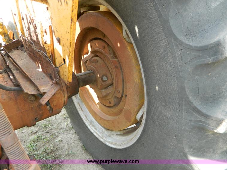 image for item B3889 1966 Minneapolis Moline G1000 tractor