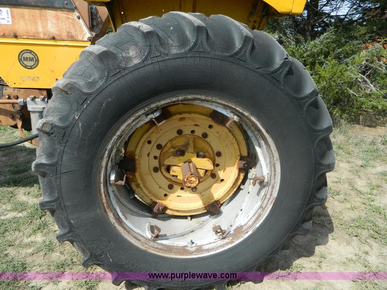 image for item B3889 1966 Minneapolis Moline G1000 tractor