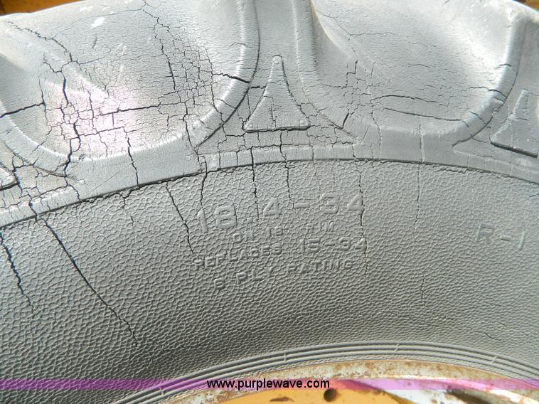 image for item B3889 1966 Minneapolis Moline G1000 tractor