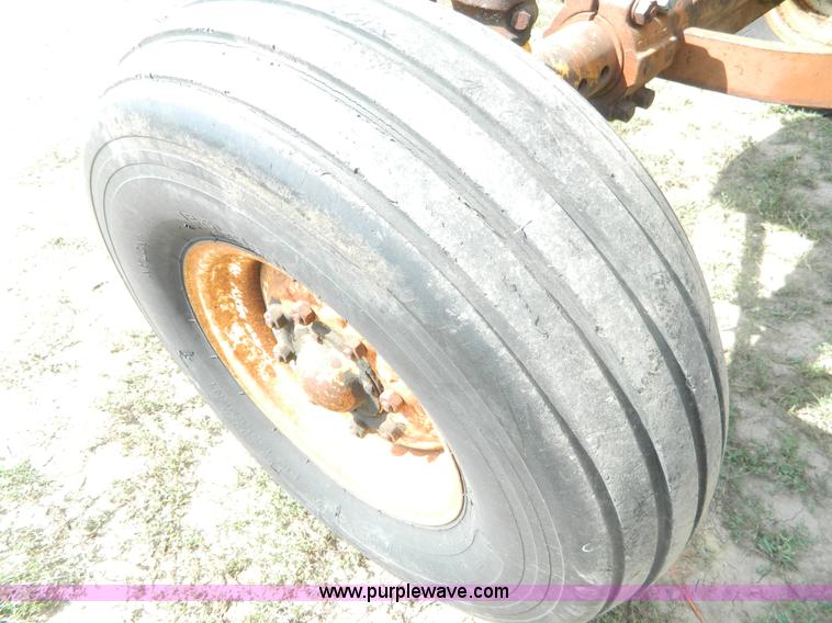 image for item B3889 1966 Minneapolis Moline G1000 tractor