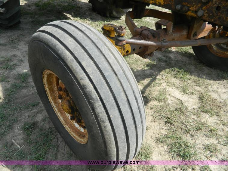 image for item B3889 1966 Minneapolis Moline G1000 tractor