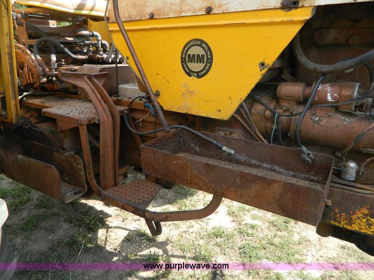 image for item B3889 1966 Minneapolis Moline G1000 tractor
