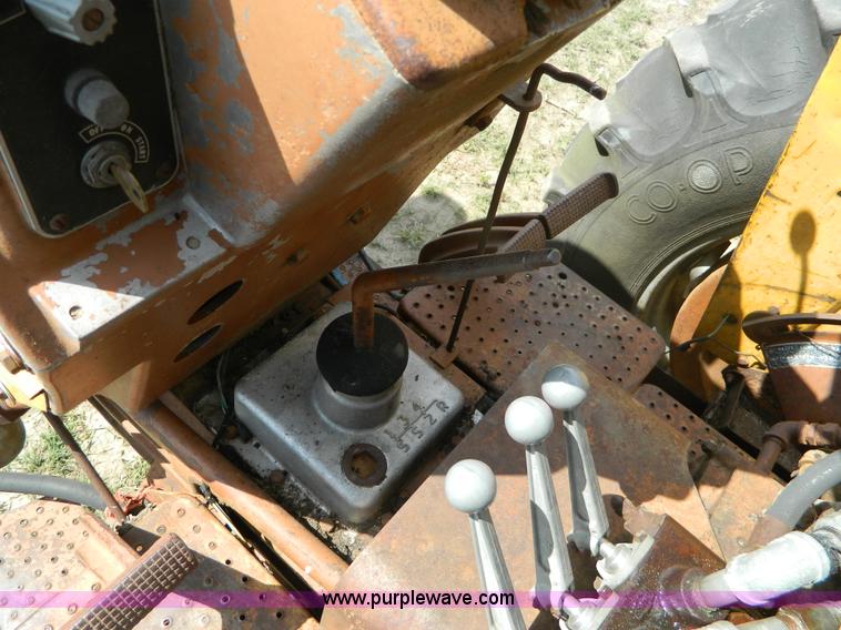 image for item B3889 1966 Minneapolis Moline G1000 tractor