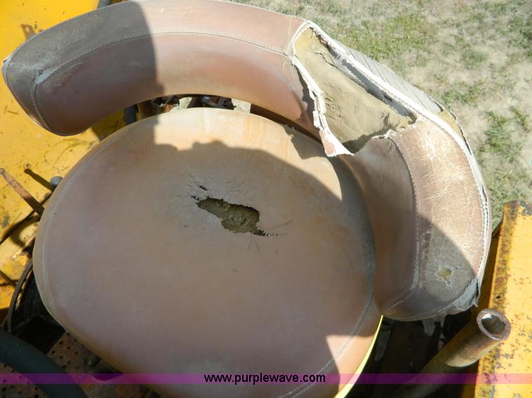 image for item B3889 1966 Minneapolis Moline G1000 tractor