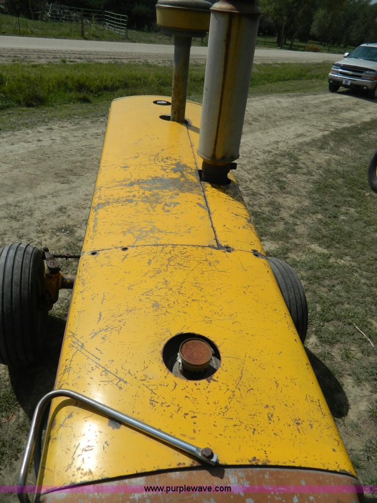 image for item B3889 1966 Minneapolis Moline G1000 tractor