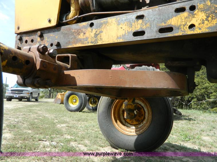 image for item B3889 1966 Minneapolis Moline G1000 tractor