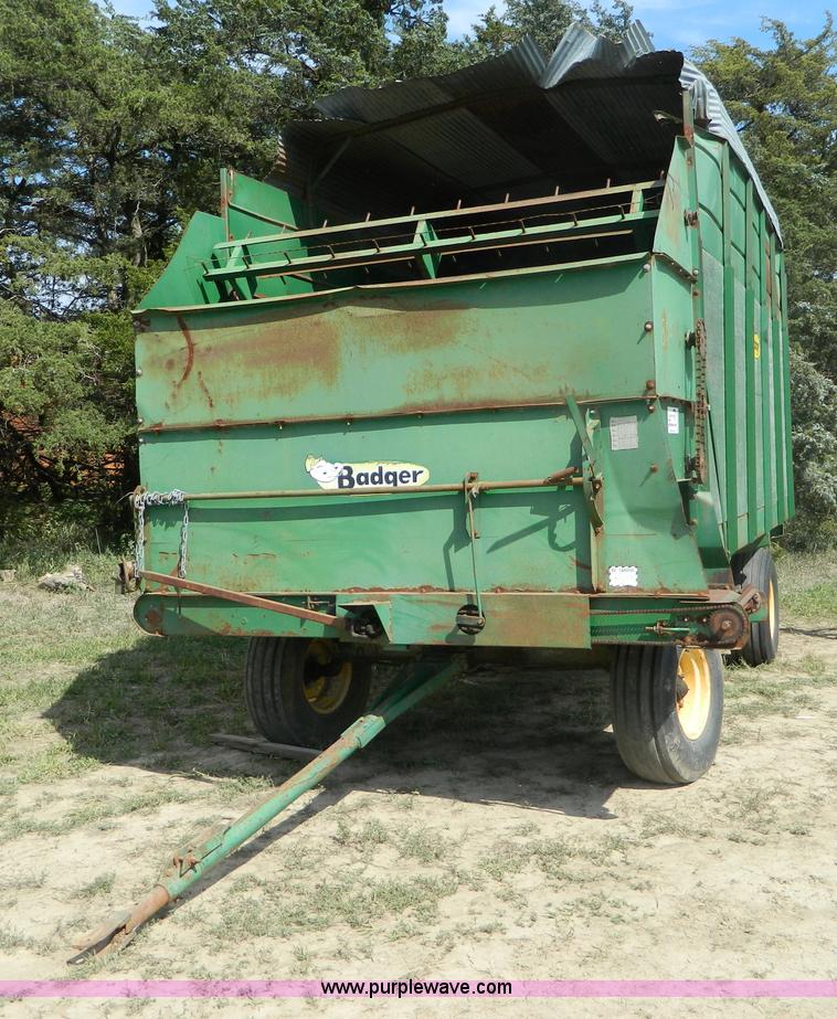 image for item B3890 Badger BN2929 feed wagon