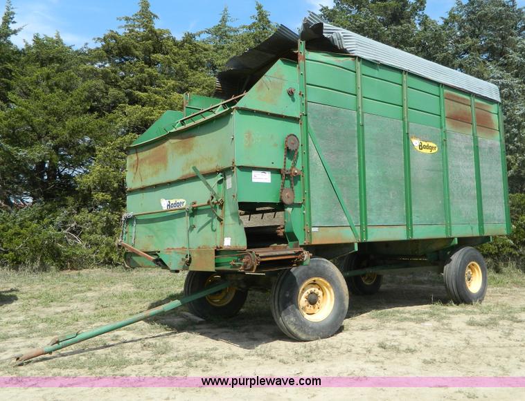 image for item B3890 Badger BN2929 feed wagon