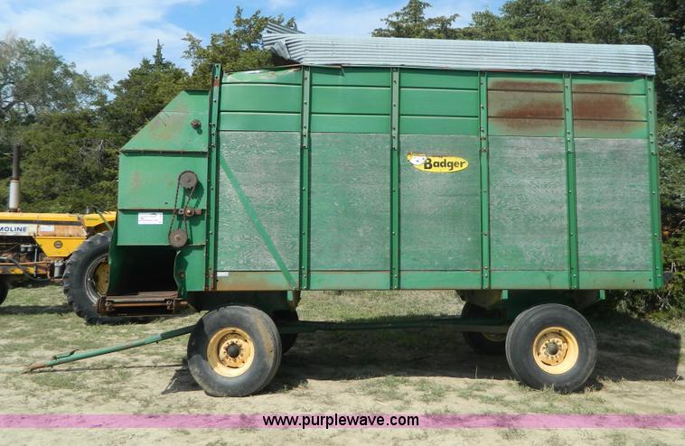 image for item B3890 Badger BN2929 feed wagon
