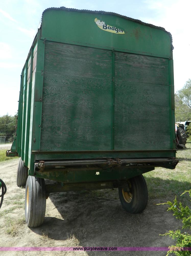 image for item B3890 Badger BN2929 feed wagon