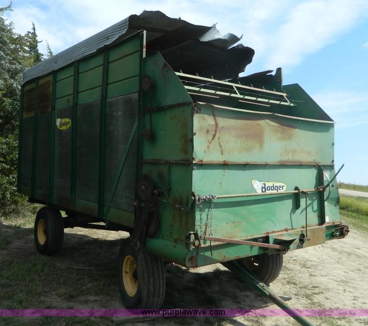 image for item B3890 Badger BN2929 feed wagon